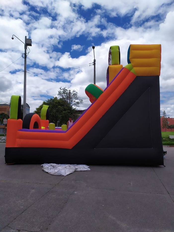 Inflable temático fabricado por Golden Inflables