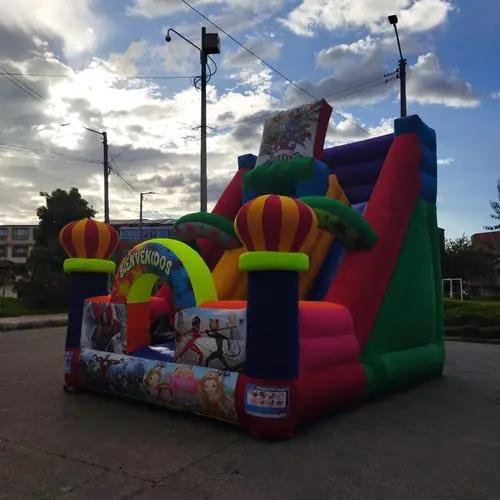 Castillo inflable fabricado por Golden Inflables